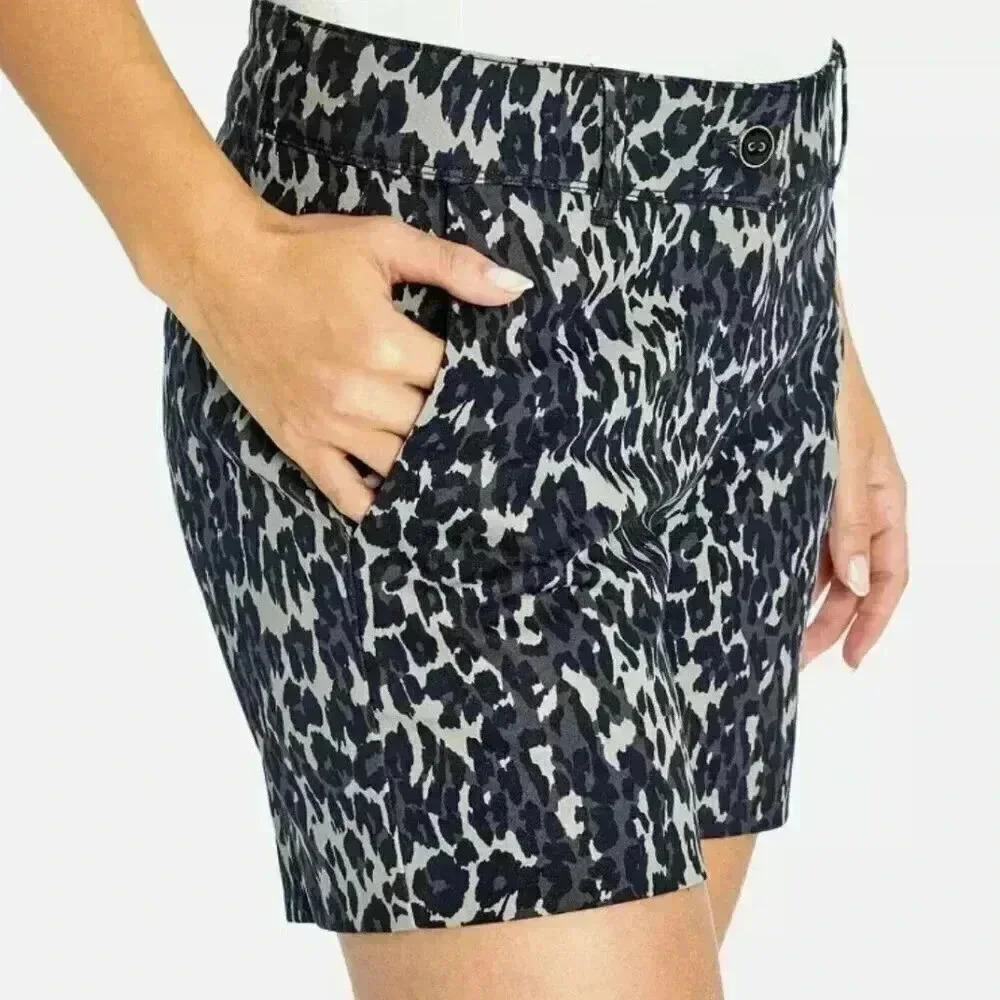 Isaac Mizrahi Tailored Stretch Trouser Short Leopard - Picture 2 of 5